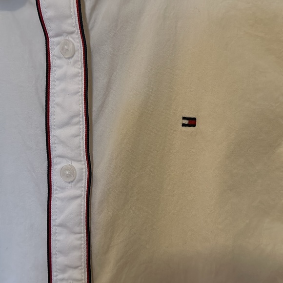 NWOT - Tommy Hilfiger Classic Fit Shirt with contrasting details - Picture 3 of 8